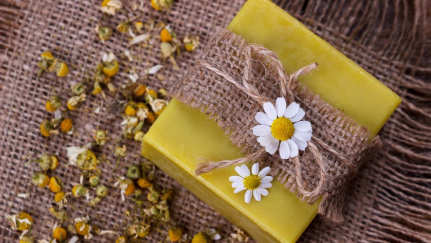 Czym są ręcznie robione mydełka i jak je pakować?