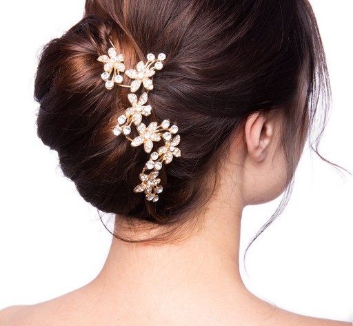 Planowanie fryzury ślubnej, która spodoba się gościom