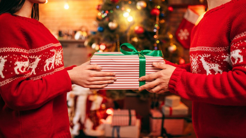 Prezent na Święta dla pary – pomysły na prezenty świąteczne