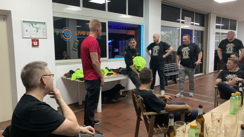 Jak zorganizować i jaki prezent na wieczór kawalerski?